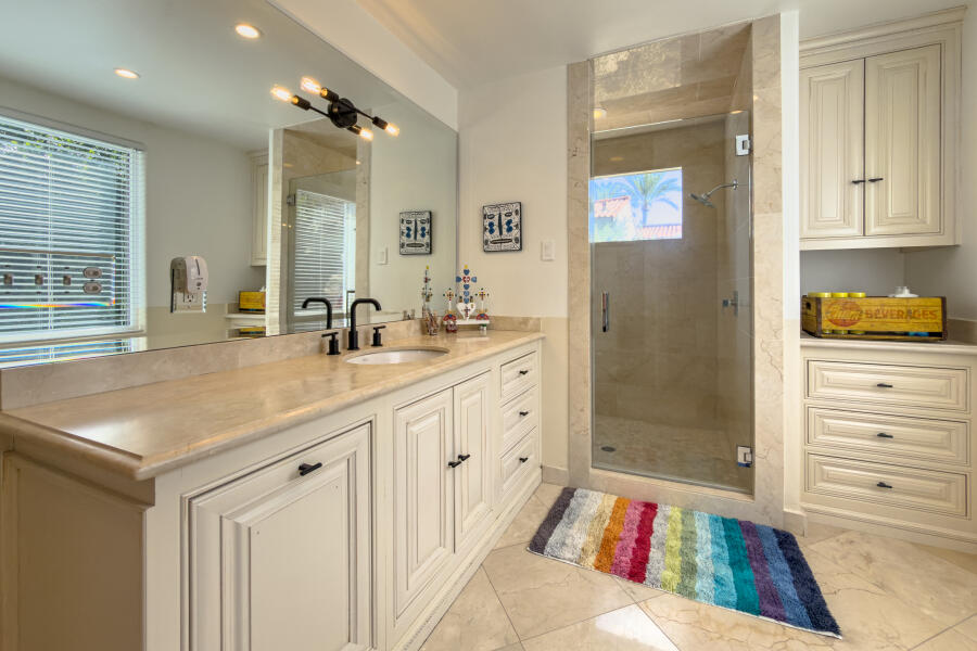 Palm Springs, California 92264, United States, 7 Bedrooms Bedrooms, ,5 BathroomsBathrooms,Residential,Active,242092