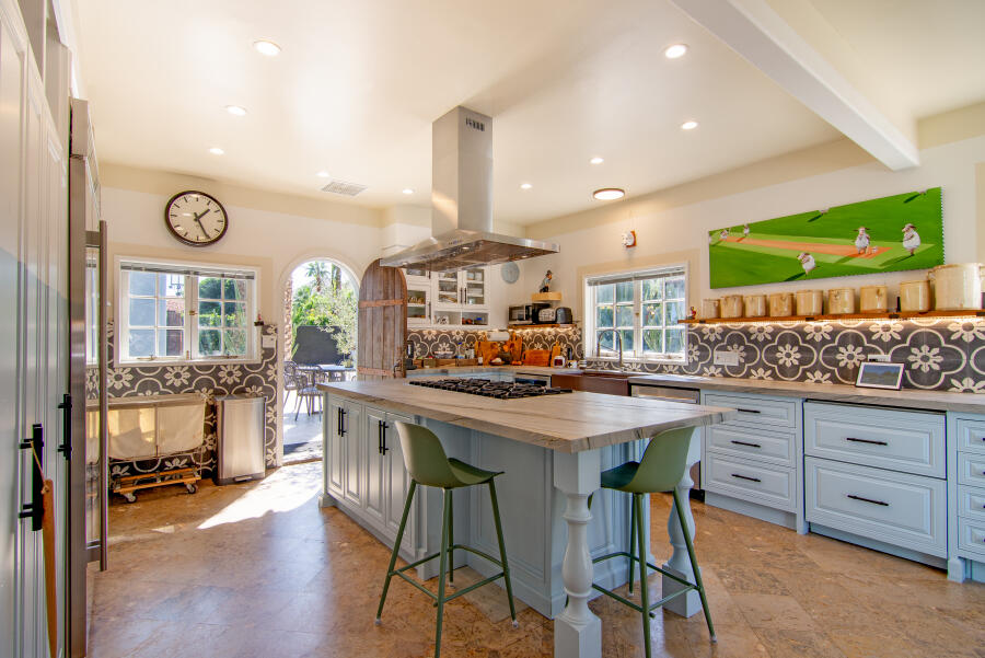 Palm Springs, California 92264, United States, 7 Bedrooms Bedrooms, ,5 BathroomsBathrooms,Residential,Active,242092