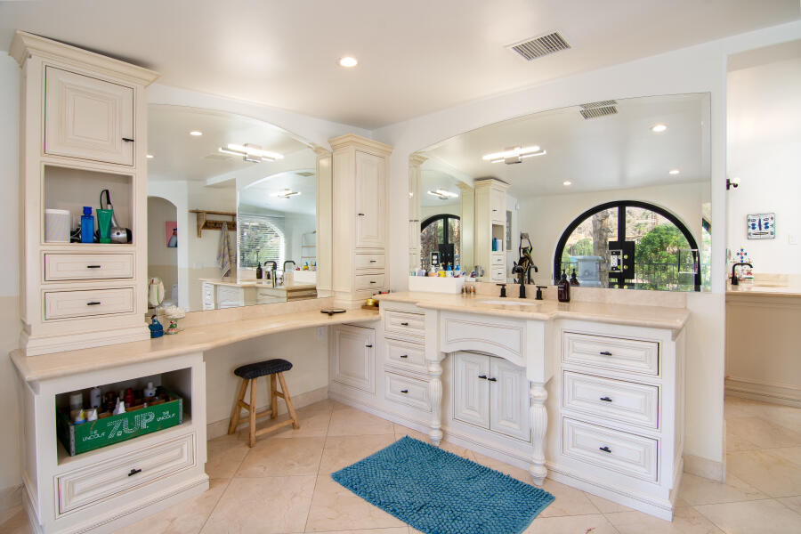 Palm Springs, California 92264, United States, 7 Bedrooms Bedrooms, ,5 BathroomsBathrooms,Residential,Active,242092