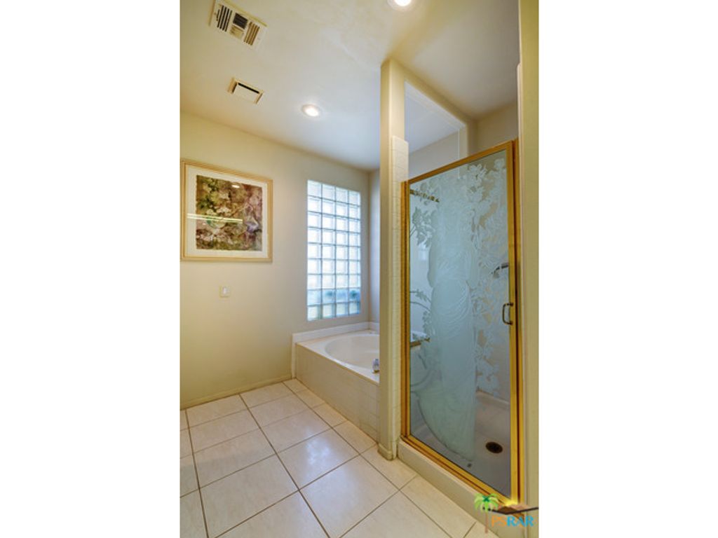 listing image 10998702056606160770