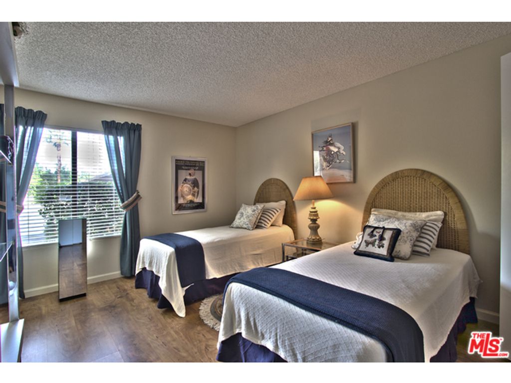 listing image 10995202235449245032