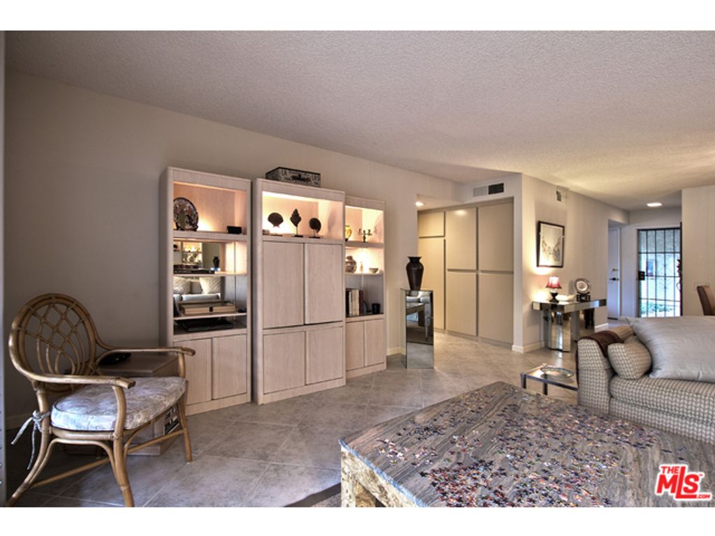 listing image 10993346645045614880