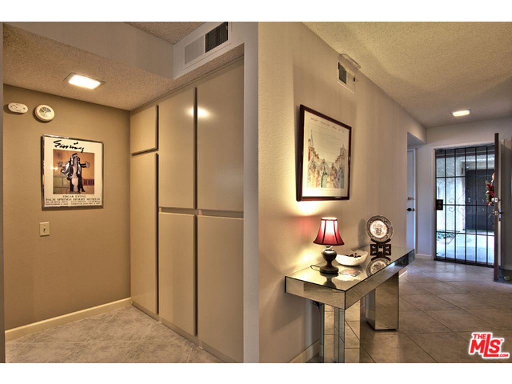 listing image 10995072354710592869