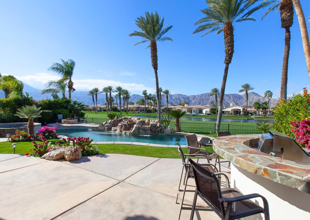 Photo of 49559 VÃ­A Conquistador, La Quinta, CA 92253 (MLS # 219142191)