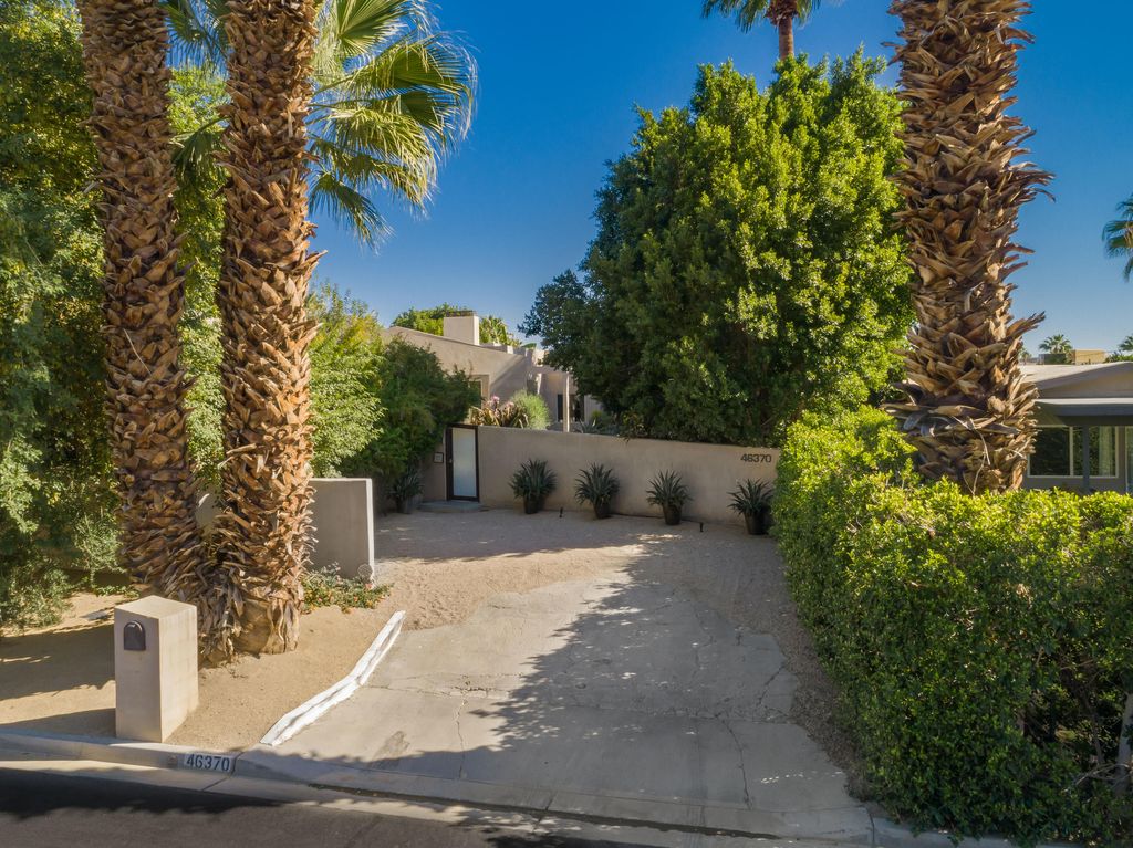 Photo of 46370 Cameo Palms Drive, La Quinta, CA 92253 (MLS # 219141999)