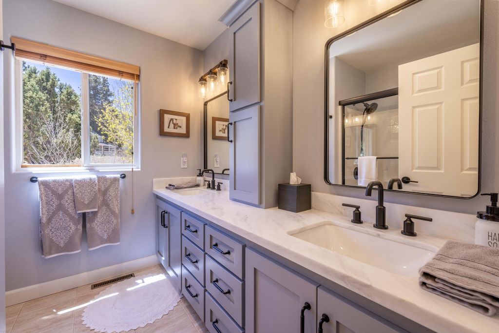 listing image 10994453330375327200