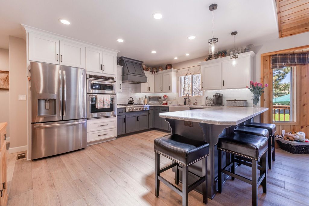 listing image 10991672240002415653