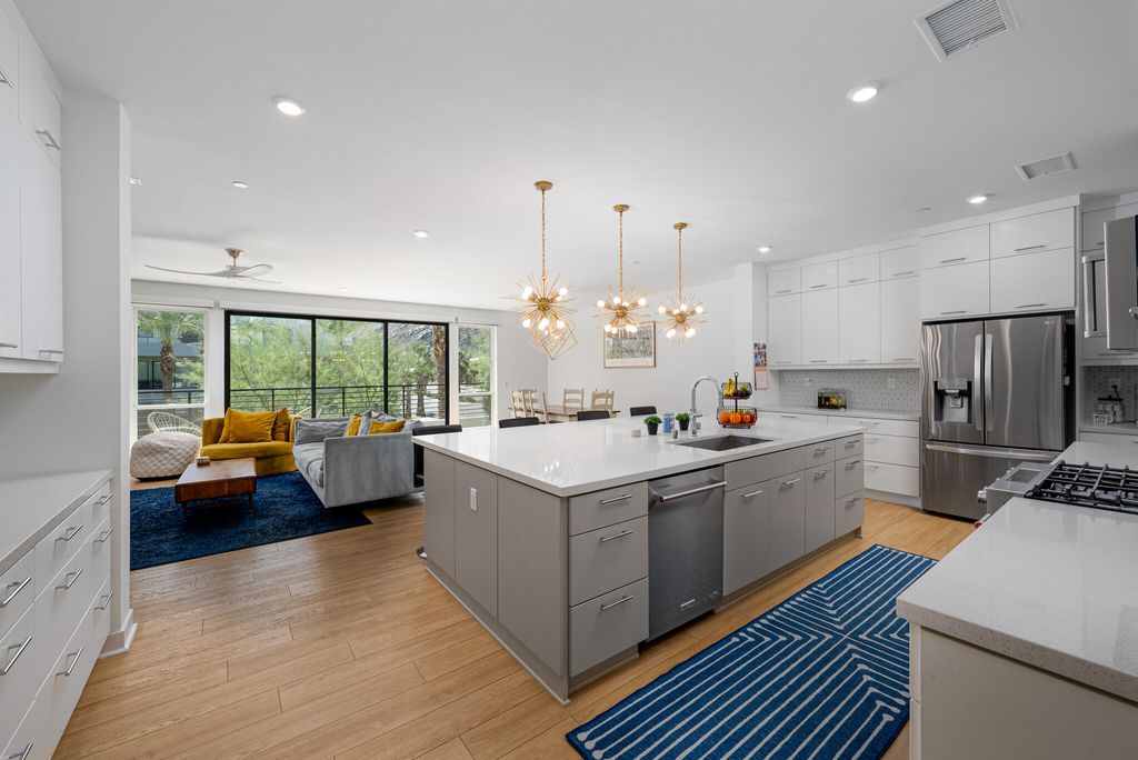 listing image 10994110049584696508