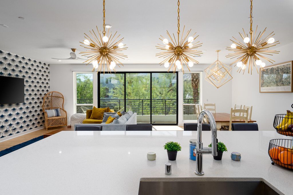 listing image 10992908757653200233