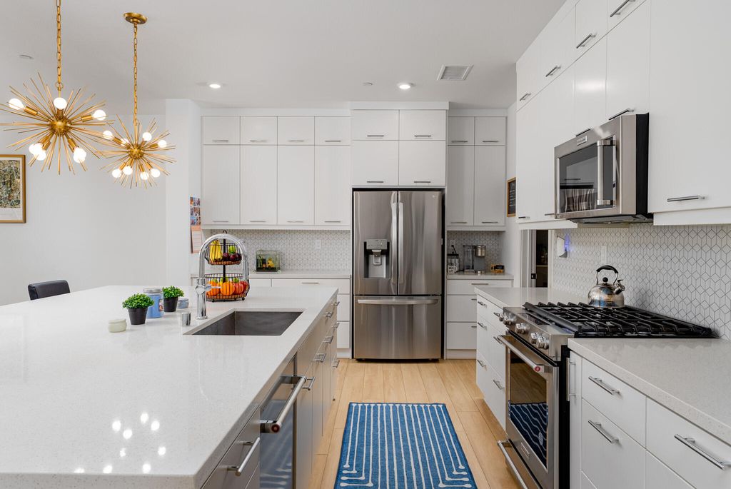 listing image 10999602379407072678