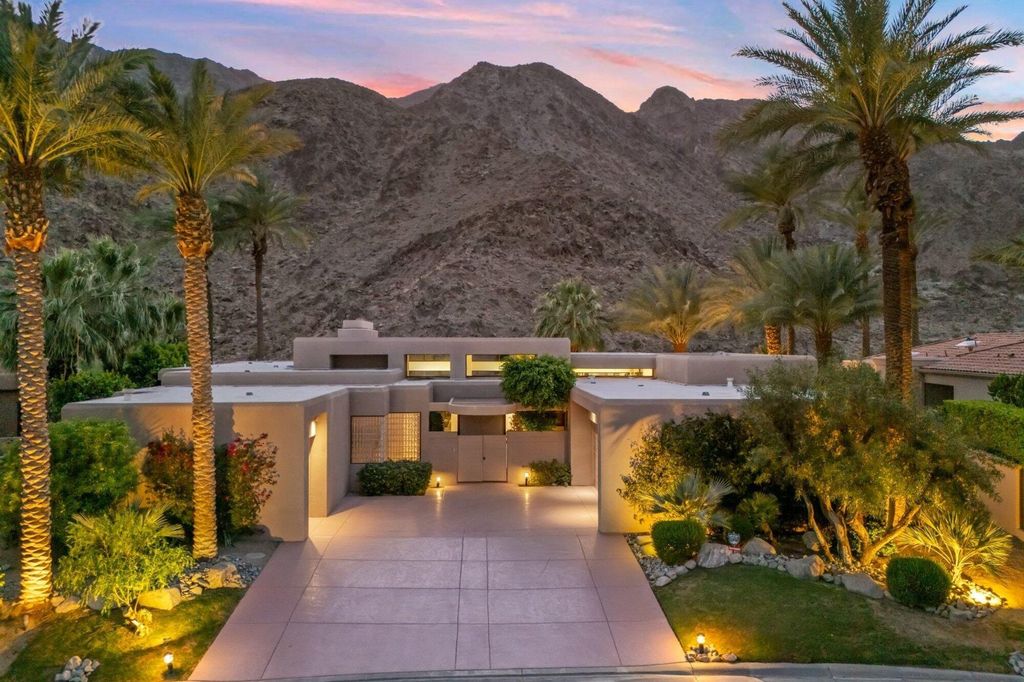 Photo of 49025 Calle Flora, La Quinta, CA 92253 (MLS # 219146045)