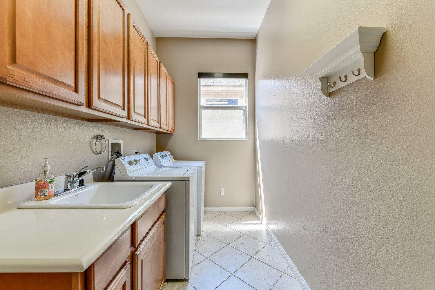 Indio, California 92201, United States, 2 Bedrooms Bedrooms, ,2 BathroomsBathrooms,Residential,Active,241412