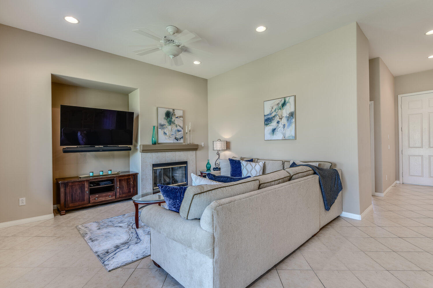 Indio, California 92201, United States, 2 Bedrooms Bedrooms, ,2 BathroomsBathrooms,Residential,Active,241412