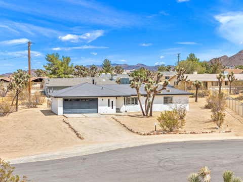 Photo of 6829 Palisade Way, Yucca Valley, CA 92284 (MLS # 219151820)