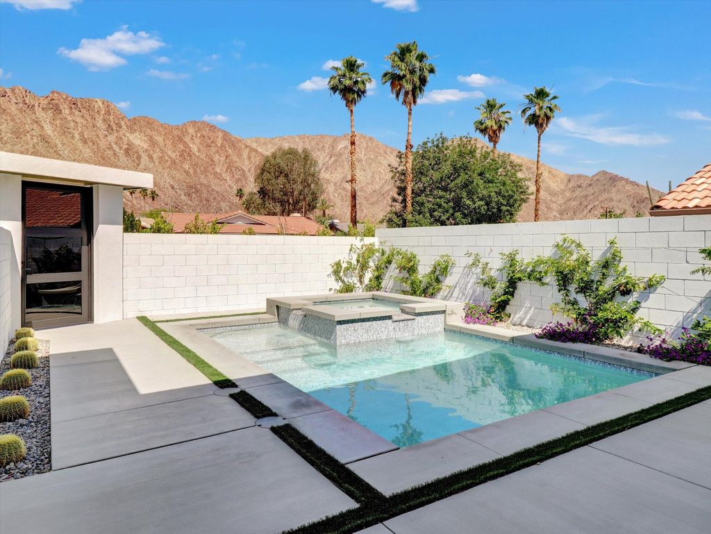 Photo of 52120 Avenida Alvarado, La Quinta, CA 92253 (MLS # 219130090)