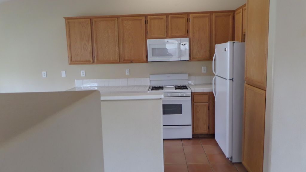 listing image 10998398276084529669