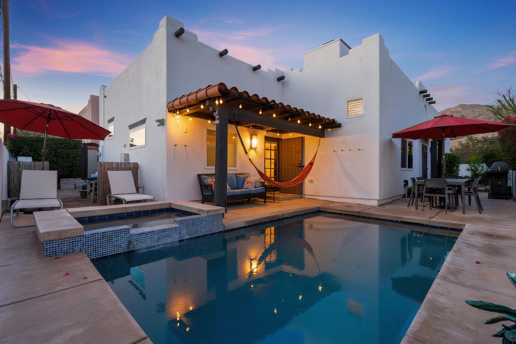 Photo of 54510 Avenida Alvarado, La Quinta, CA 92253 (MLS # 219138758)