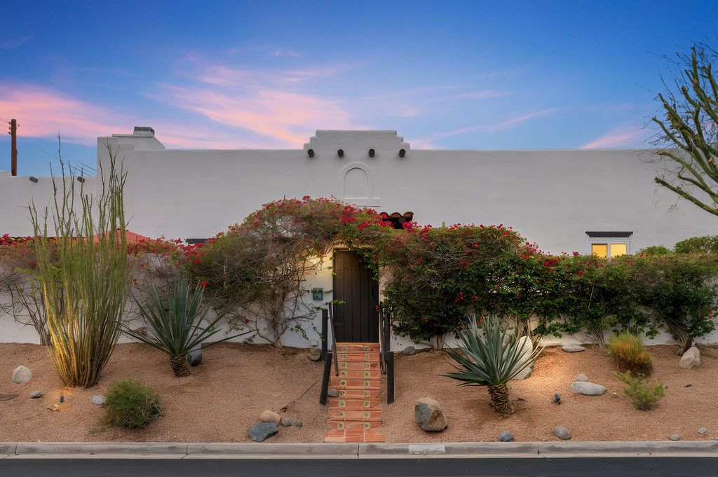 Photo of 54510 Avenida Alvarado, La Quinta, CA 92253 (MLS # 219138758)