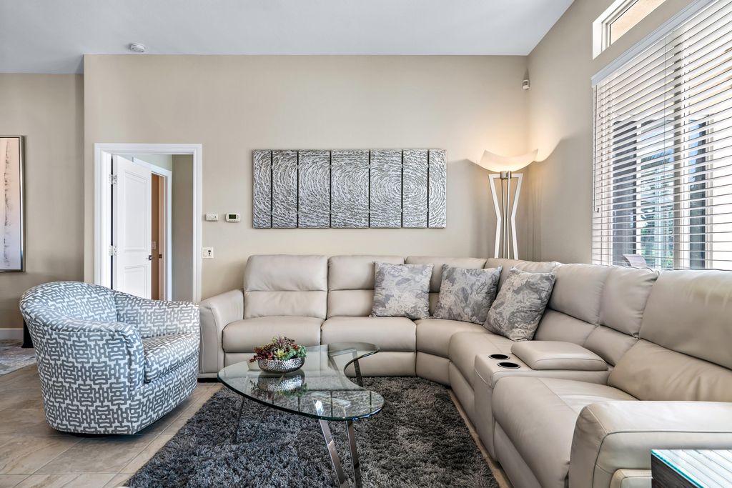 listing image 10999869273880894577