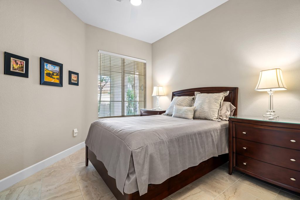listing image 10992341530125417844
