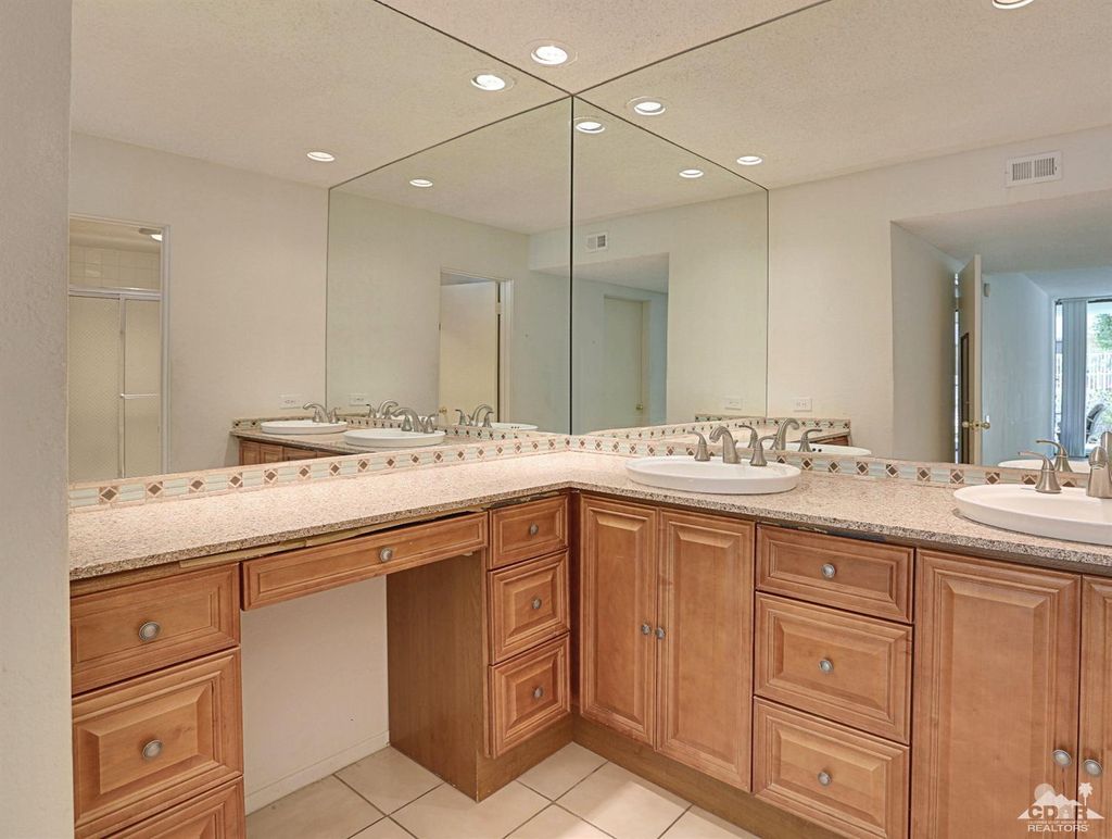 listing image 10991821362107854674