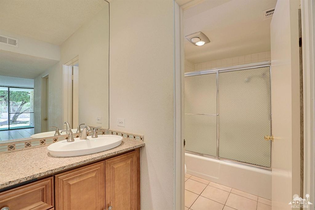 listing image 10992318985038194650