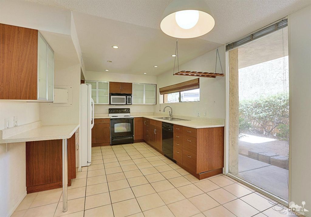 listing image 10992714140091382935