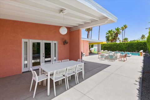 Single Family Residence in Palm Springs CA 1111 E Paseo El Mirador 25.jpg