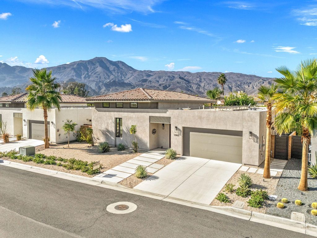 Photo of 57601 Santo Thomas, La Quinta, CA 92253 (MLS # 219139309)