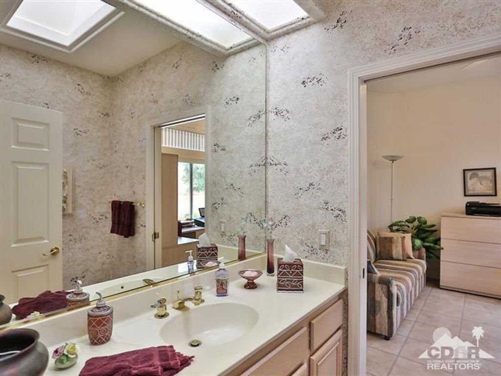 listing image 10992497173941473129