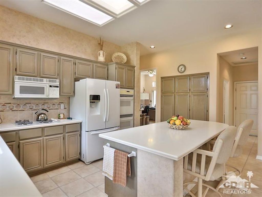 listing image 10998660723207963597