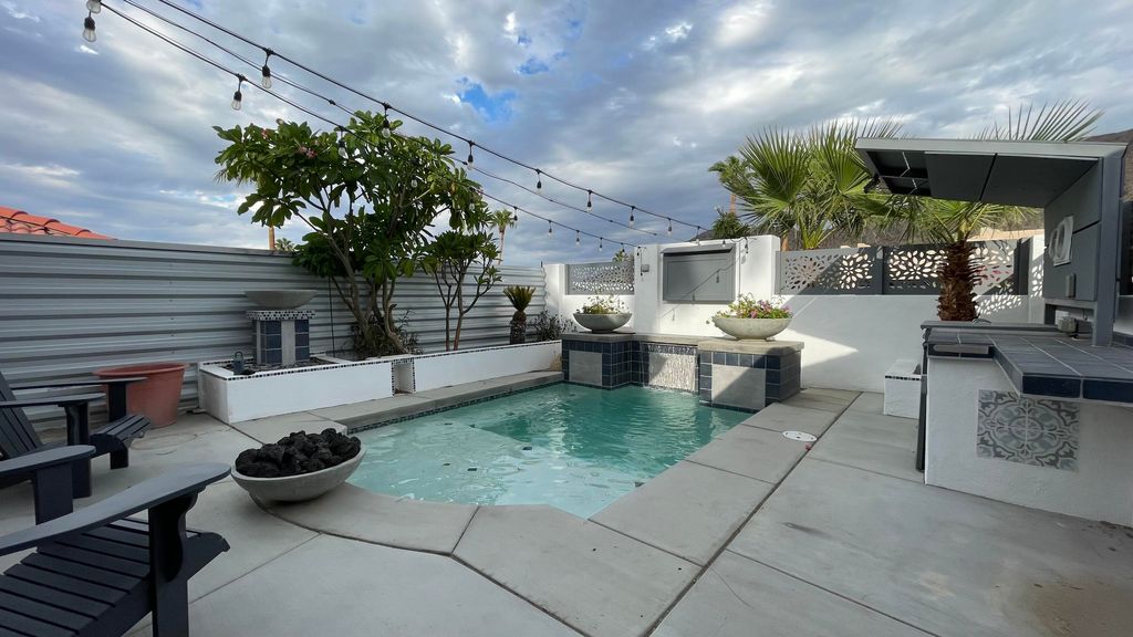 Photo of 54925 Avenida Alvarado, La Quinta, CA 92253 (MLS # 219136741)