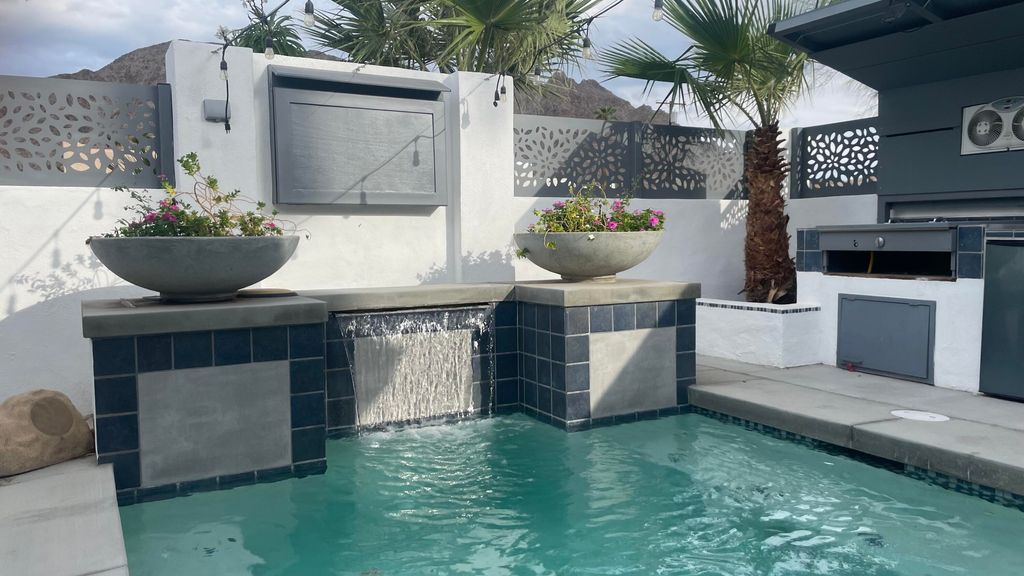 Photo of 54925 Avenida Alvarado, La Quinta, CA 92253 (MLS # 219136741)