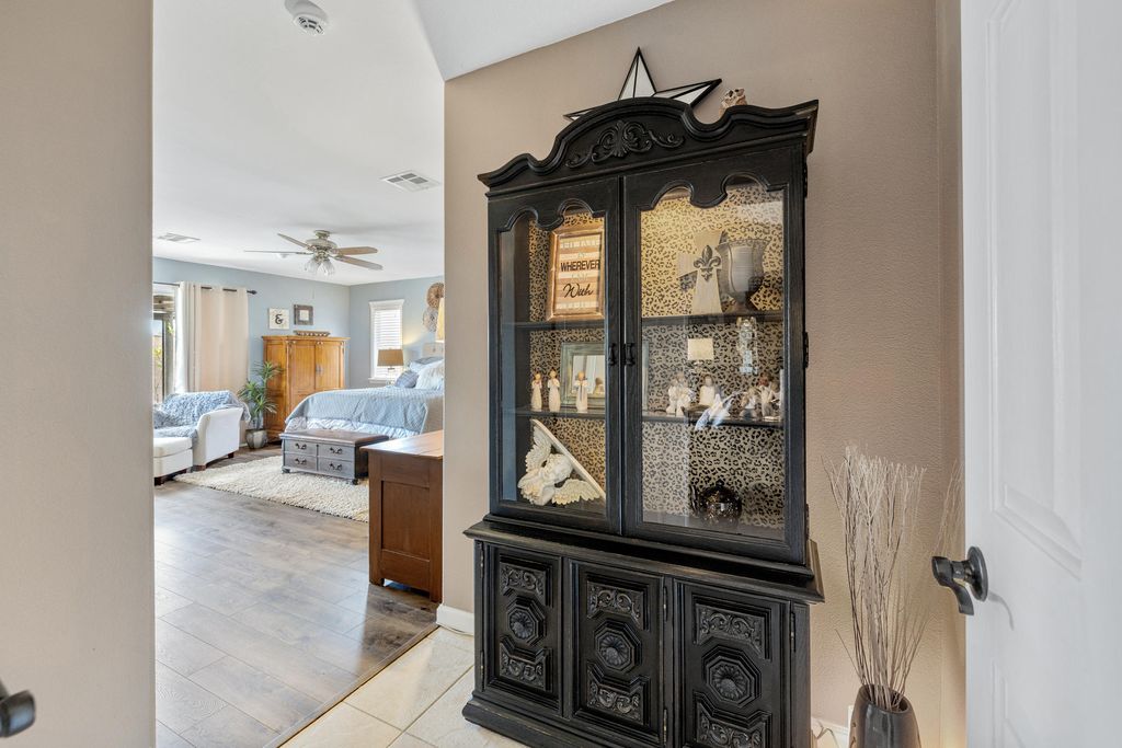listing image 10995730528650513949