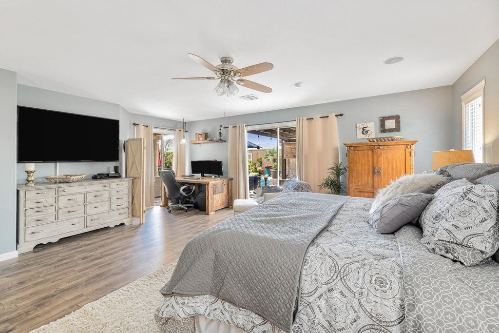 listing image 10996937187254589450