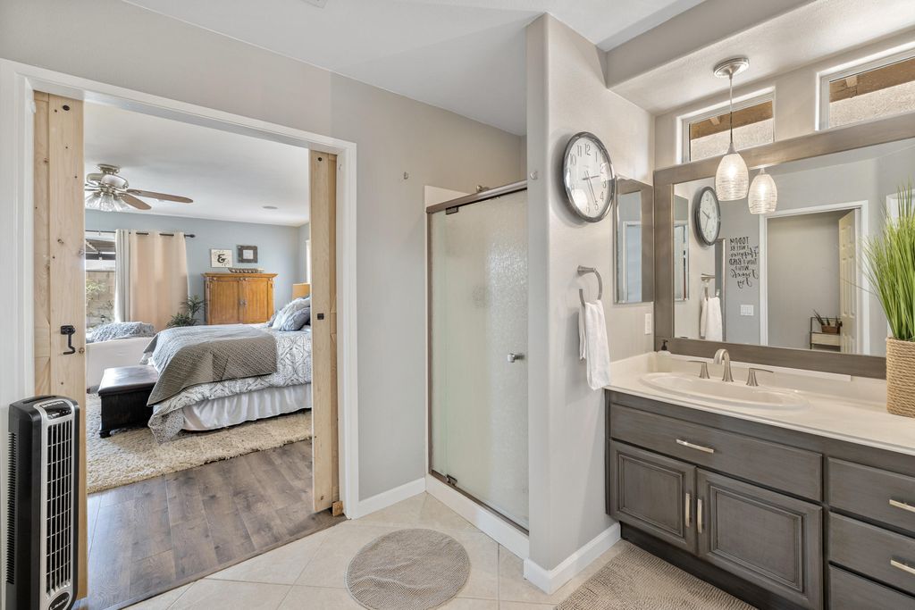 listing image 10995612123759824370