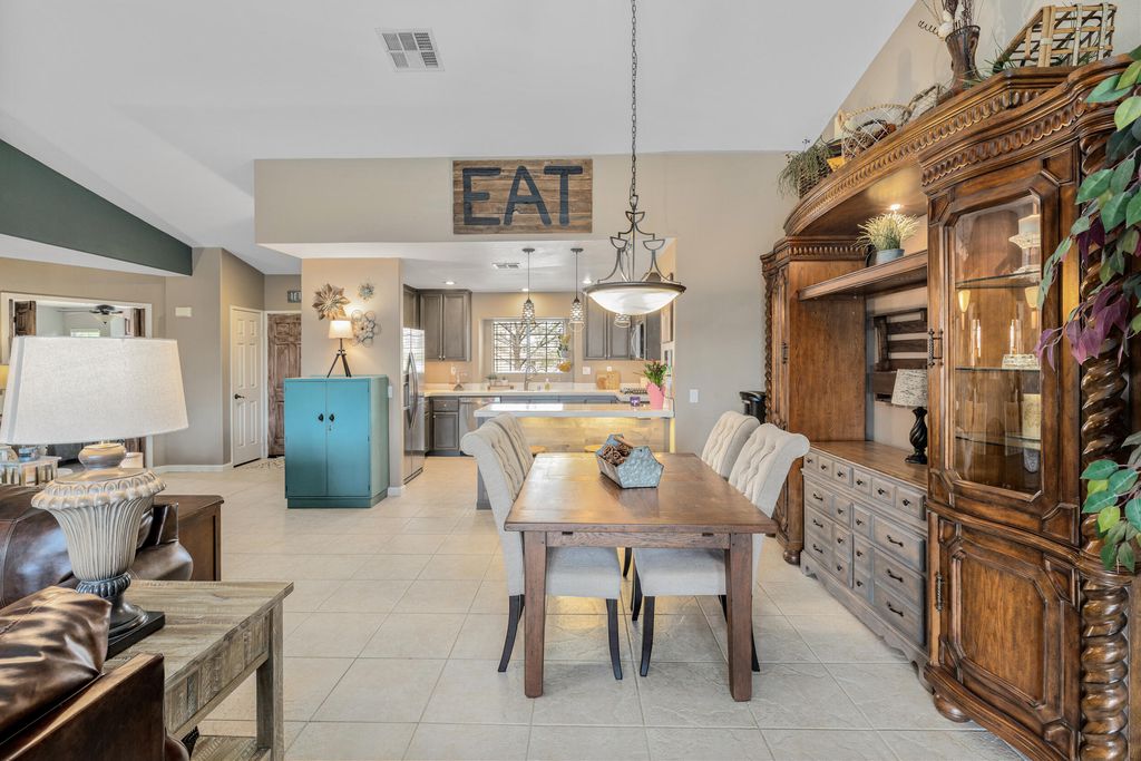 listing image 10996911141887527635
