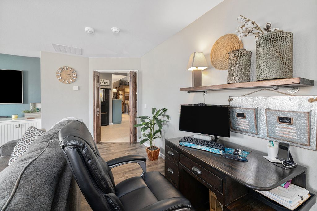 listing image 10997976974672837107