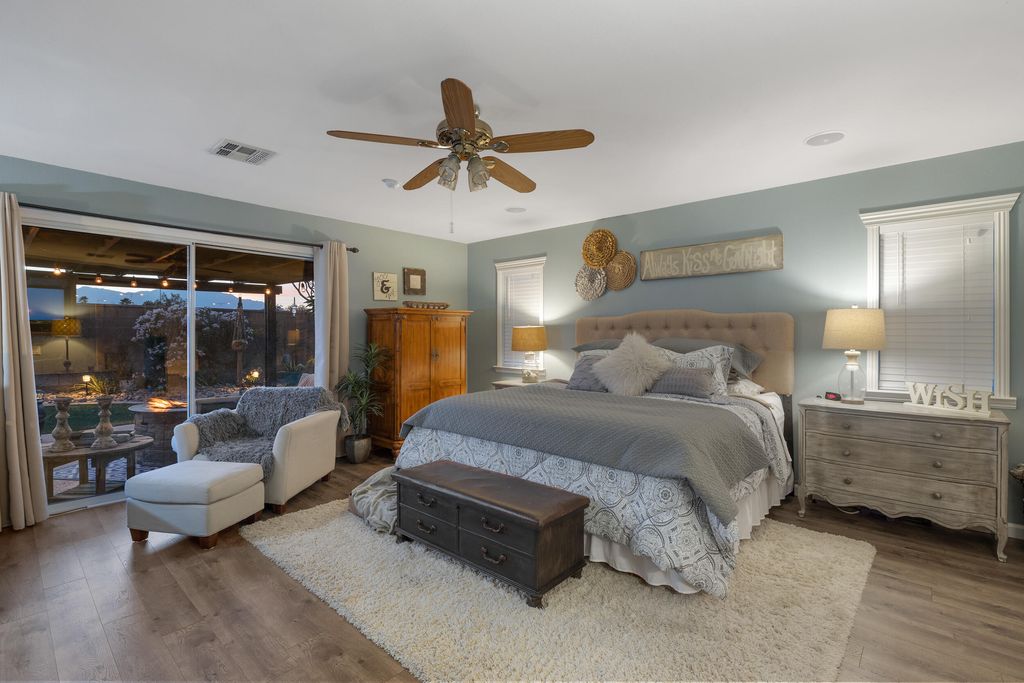 listing image 10991809372921004026