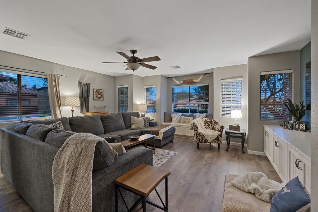 listing image 10992871169534384622