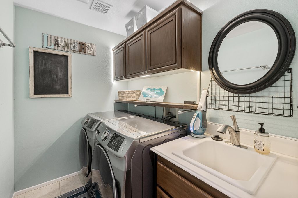 listing image 10991032457336289877