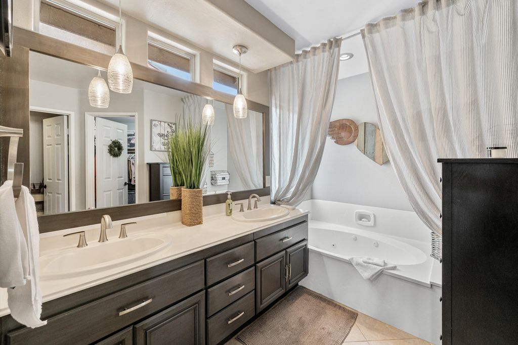 listing image 10997446015132667867