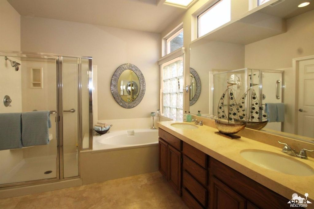 listing image 10993696329378219787