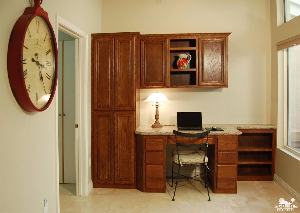 listing image 10996043413905982072
