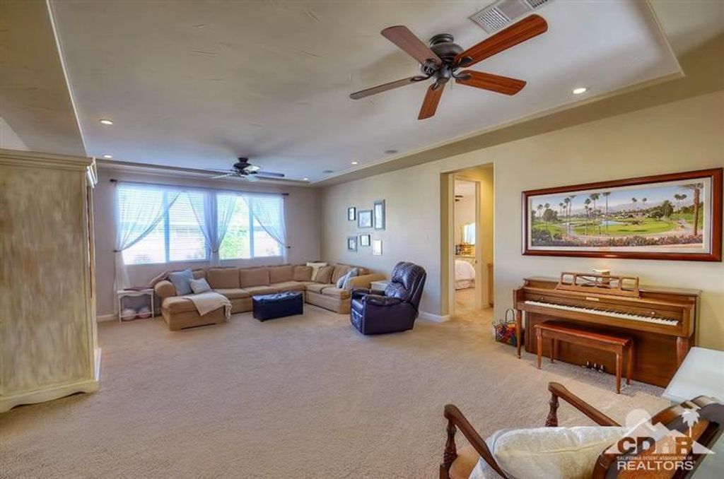 listing image 10993044175770758745