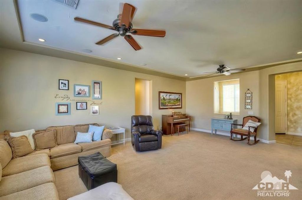 listing image 10998910873142347642