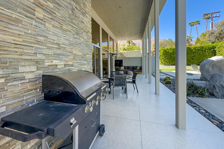 Palm Springs, California 92262, United States, 4 Bedrooms Bedrooms, ,4 BathroomsBathrooms,Residential,Pending,38088