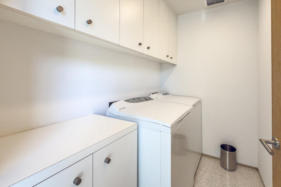 Palm Springs, California 92262, United States, 4 Bedrooms Bedrooms, ,4 BathroomsBathrooms,Residential,Pending,38088