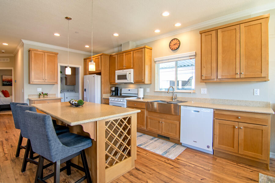 Rancho Mirage, California 92270, United States, 2 Bedrooms Bedrooms, ,2 BathroomsBathrooms,Residential,Pending,37943