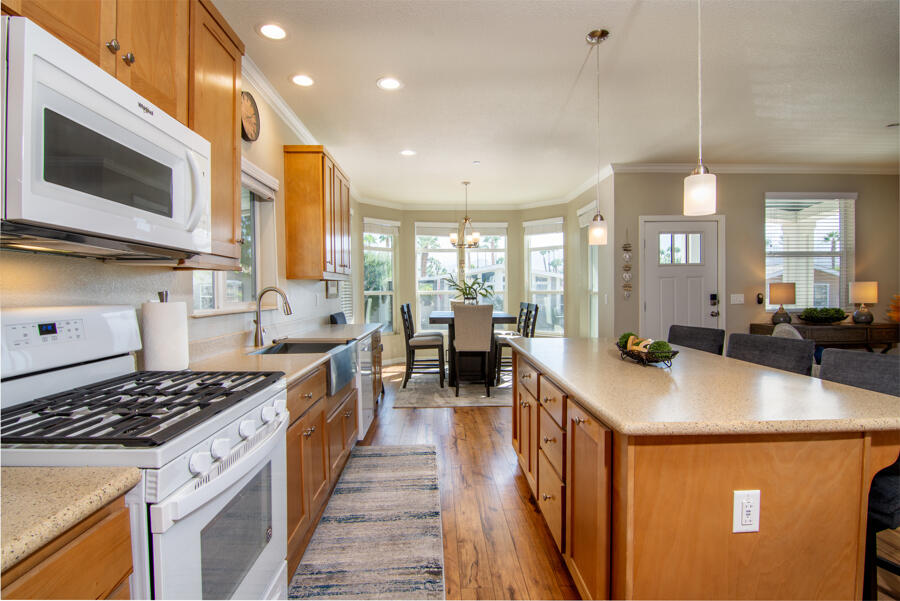 Rancho Mirage, California 92270, United States, 2 Bedrooms Bedrooms, ,2 BathroomsBathrooms,Residential,Pending,37943